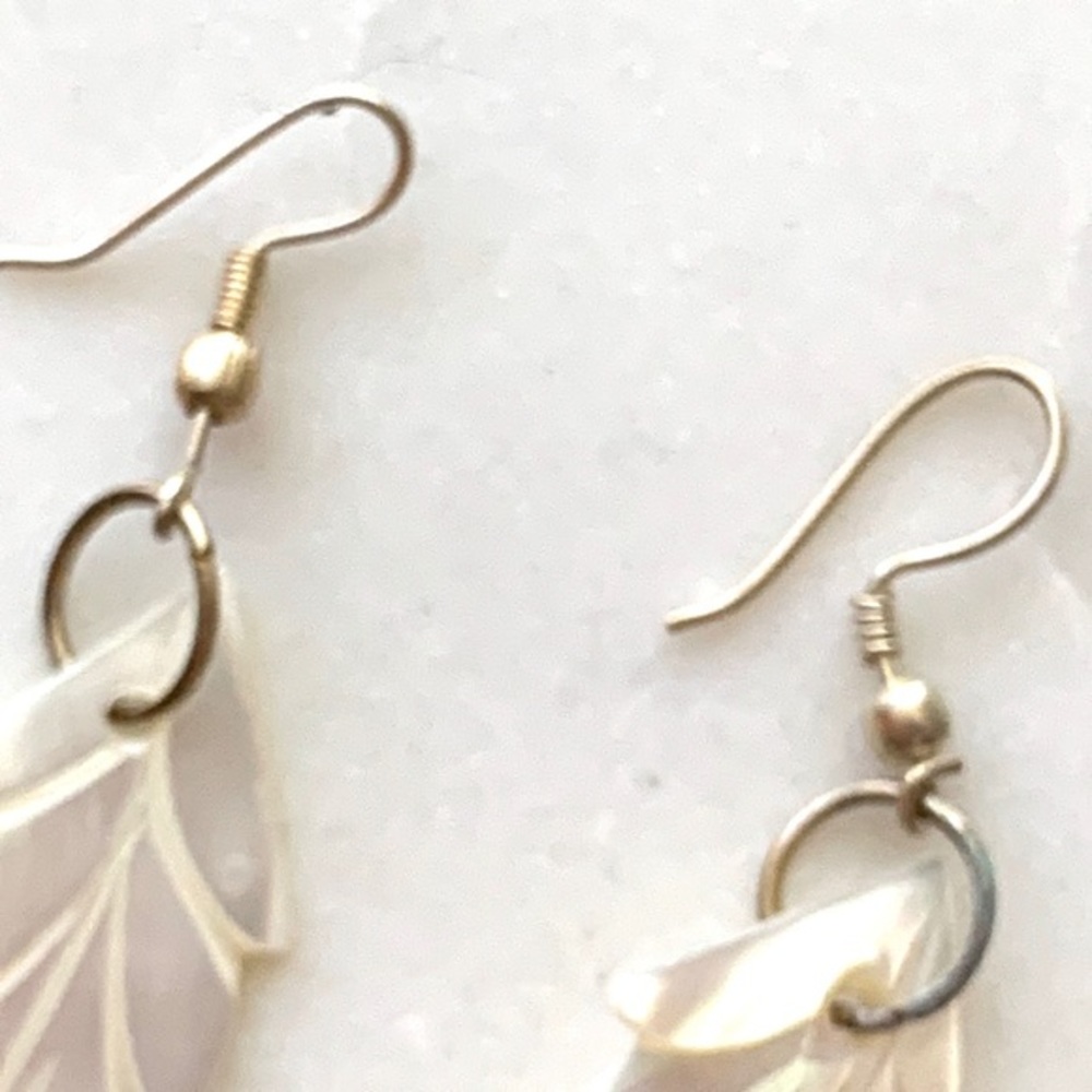 Mother of Pearl Dangle Earrings New Old Stock - Picture 4 of 17